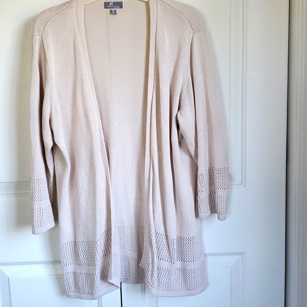 Neutral cardigan with nice edge details